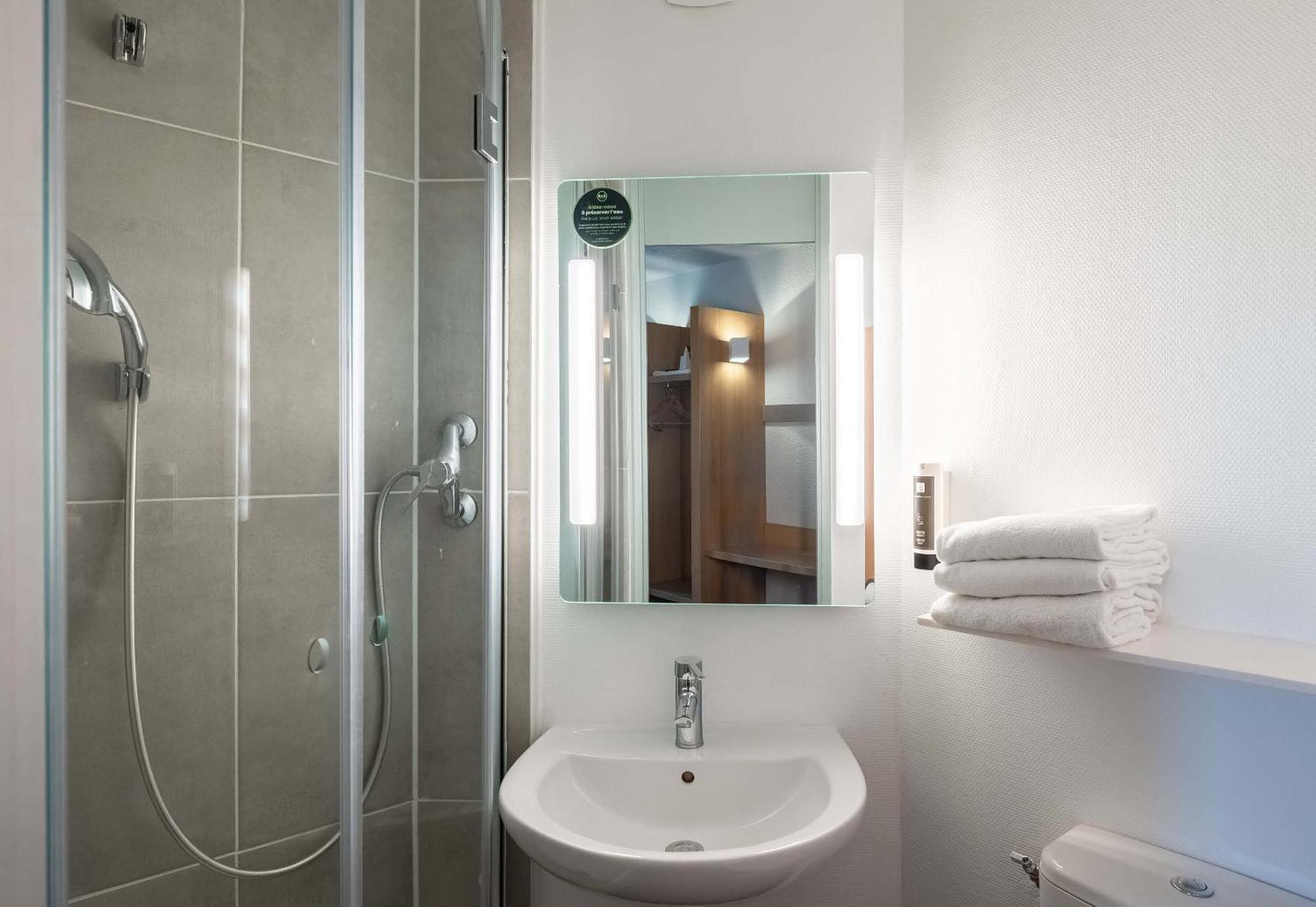 B&B Hotel Lille Lezennes Stade Pierre Mauroy Exteriör bild